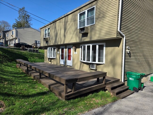 Photo - 496 Mercer Rd