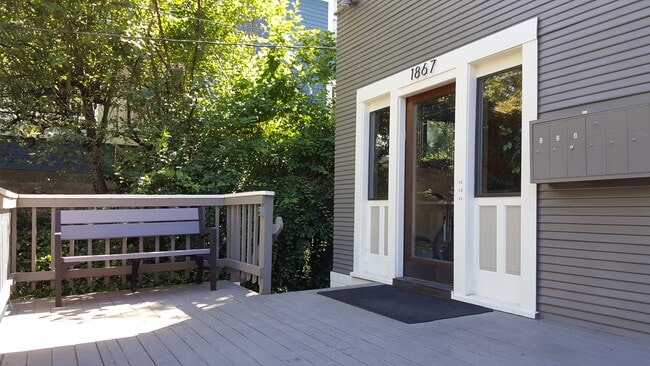 Building Photo - 1867 SW 14th Ave Unit 4