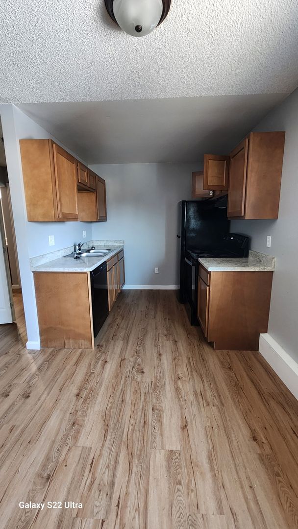 Building Photo - Myers Court Unit Myers3310- 303(KC)