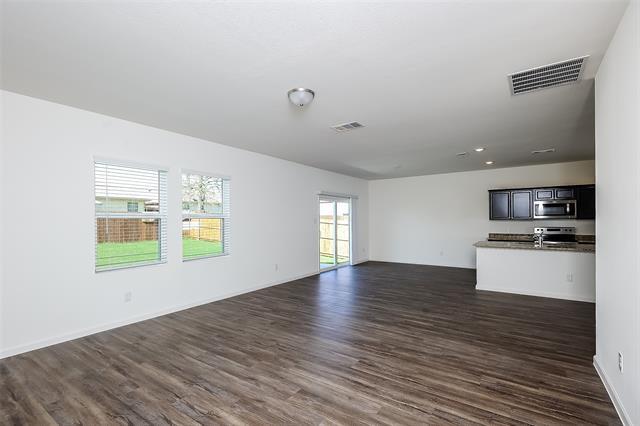 Photo - 505 Canoe Way