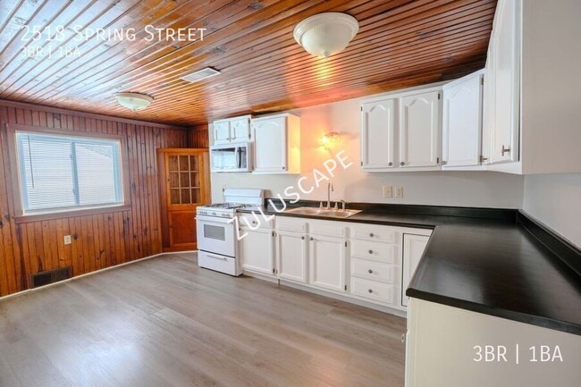 Photo - 2518 Spring St