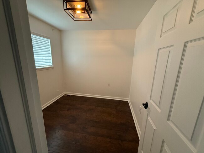 Photo - 5405 Carnegie St