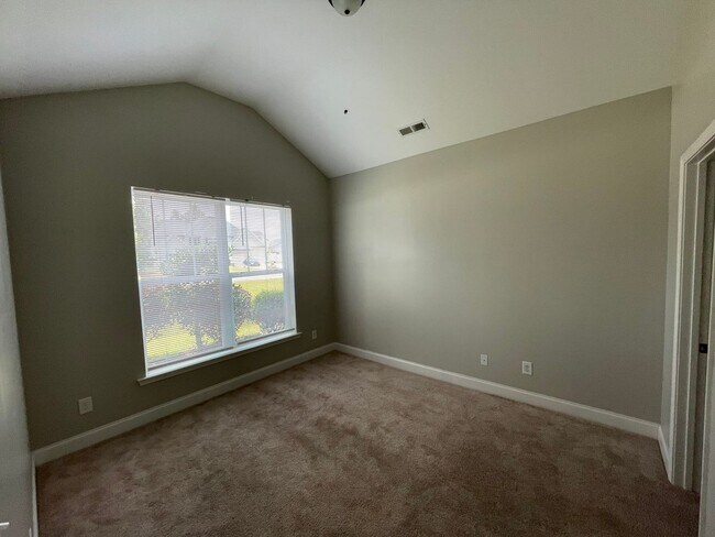 Photo - 96 Castlebay Dr