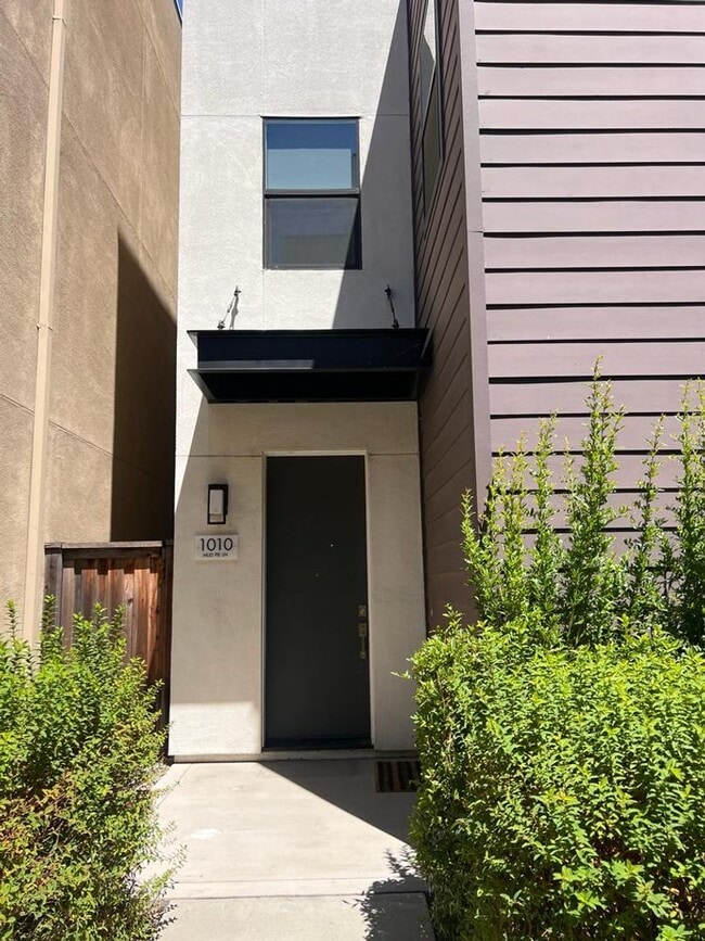 Photo - 1010 Mud Pie Ln