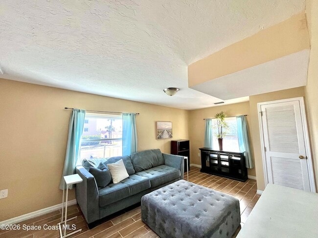 Photo - 799 Shell St