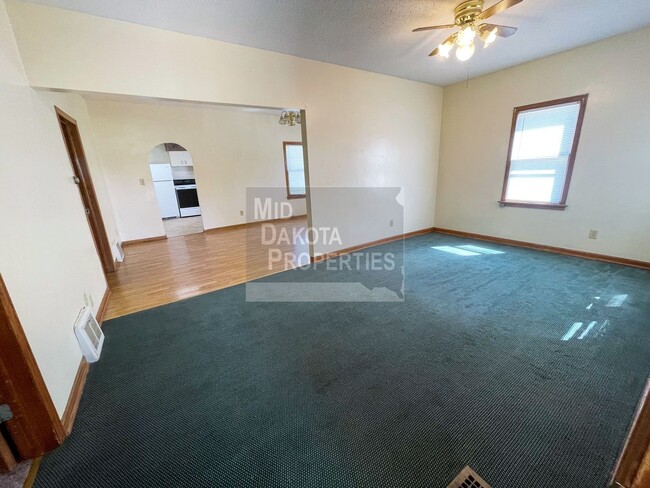 Photo - 914 E 2nd Ave