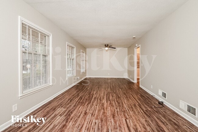 Photo - 788 S Pine St NE