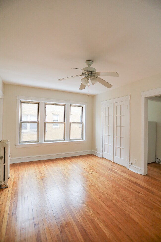 1365 W Greenleaf Ave Unit 1D