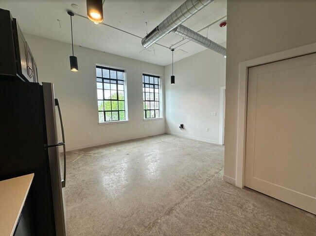 Photo - 950 Broadway St