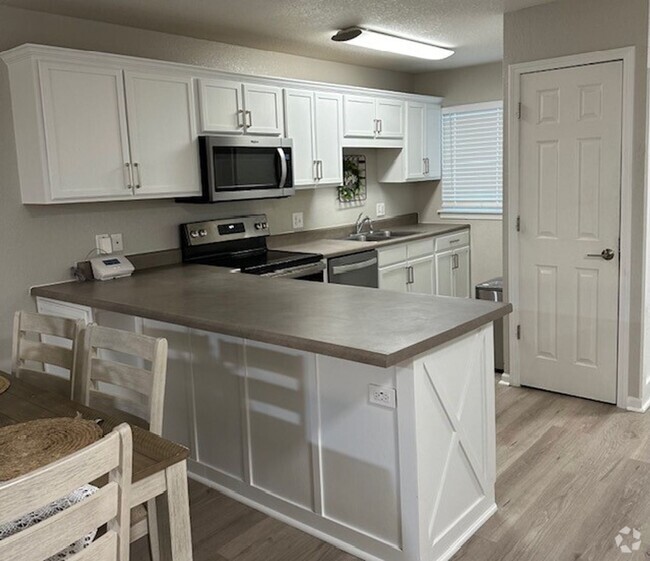 Building Photo - Beautiful Town Home + Deck & Patio + Easy ...