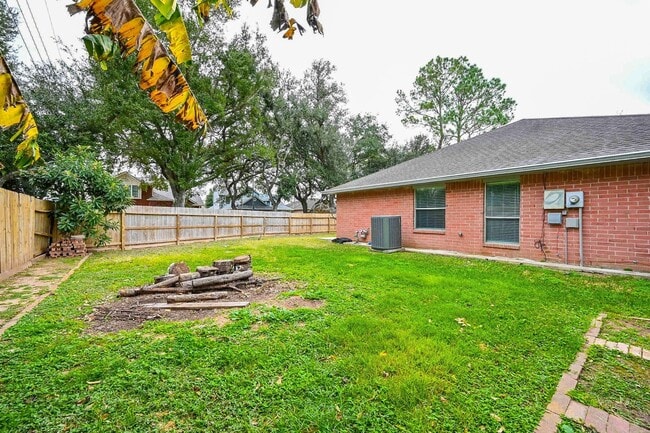 Building Photo - 3551 Santa Rosa Ln