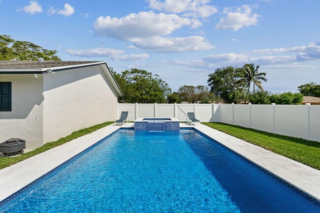 Photo - 510 Kingbird Cir