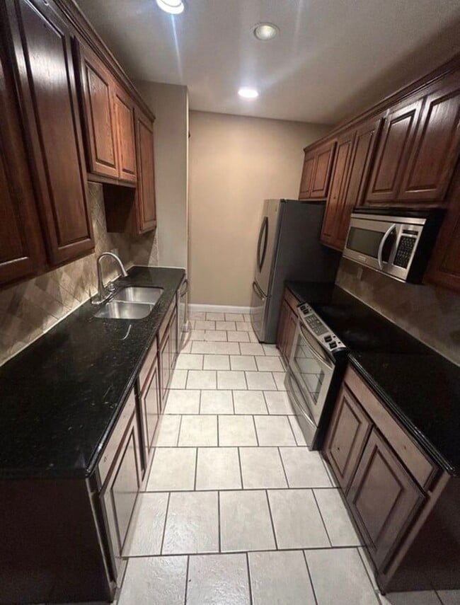 1307 Halcyon Pl