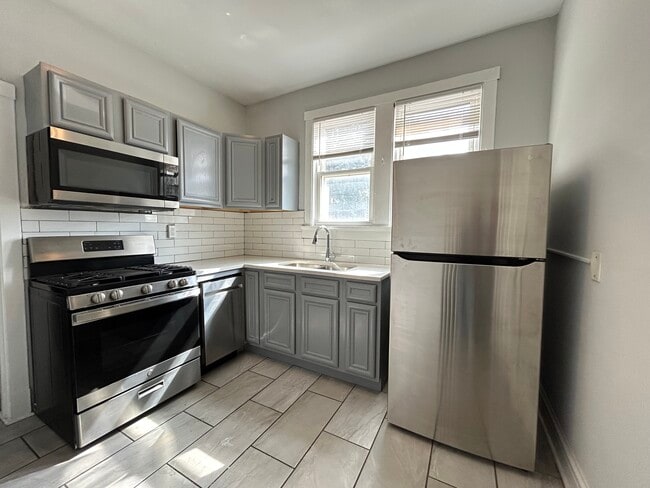 Building Photo - 2548 N Kildare Ave Unit 2