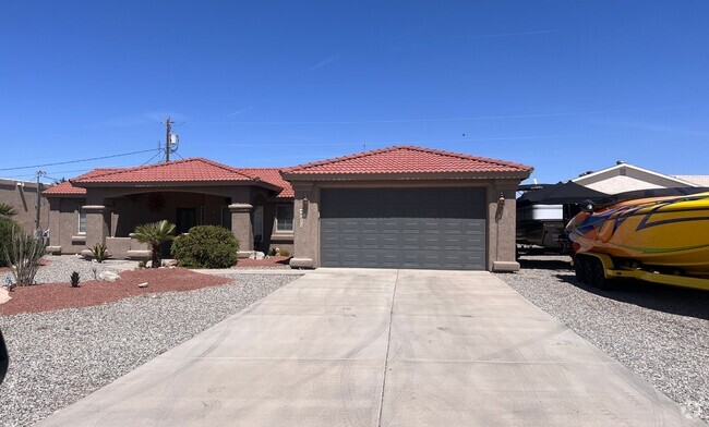 Building Photo - Short Term Summer Rental Available June-No...