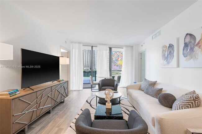 Photo - 801 S Miami Ave Unidad 1002