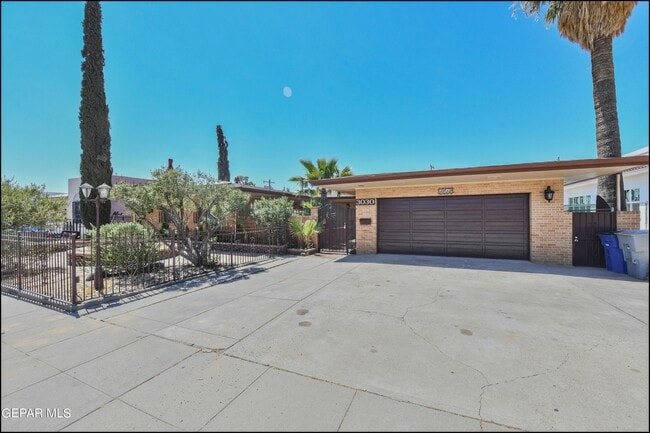 3030 Aurora Ave