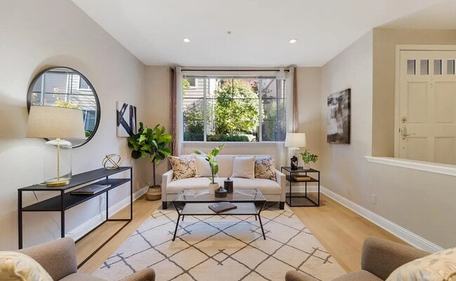 Building Photo - Incredible spacious and bright condo in gr...