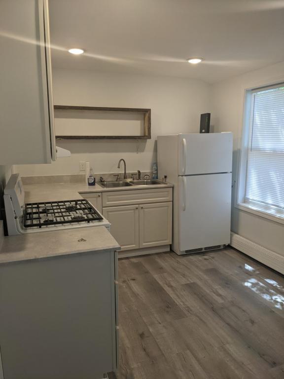 Photo - 210-240 E 6th