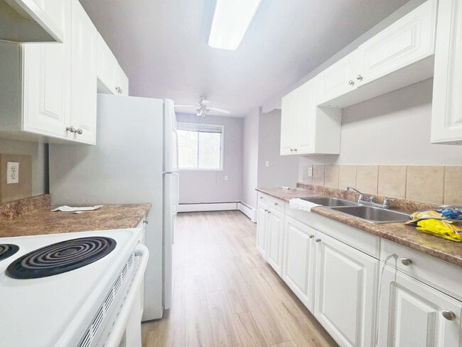 Photo - 12003-12139 139 Ave NW