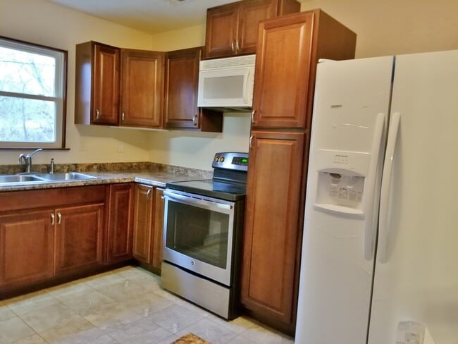 Photo - Very nice 3BR Rancher with appliances near Shunga Trails!