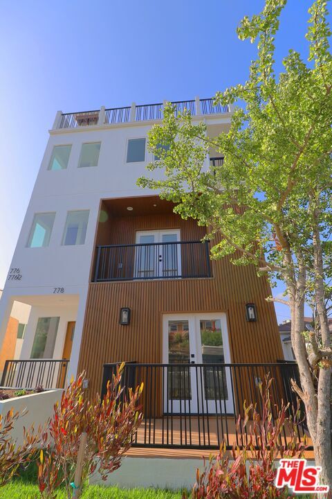 Building Photo - 778 W 25th St