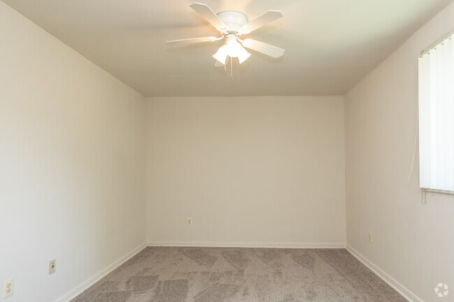 2BR, 1BA - 950 SF