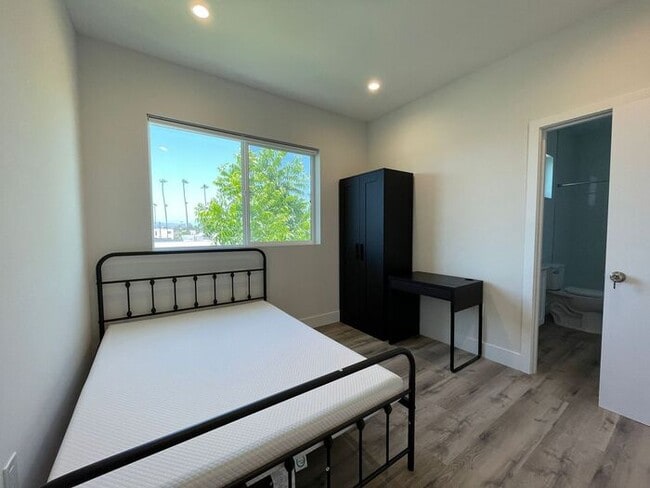 Building Photo - Student Accommodation Los Angeles CA 90018 Rental