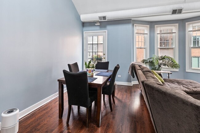 Photo - 811 W Superior St