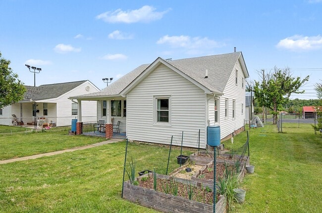 Photo - Spacious 5-Bedroom Home Near Radford University