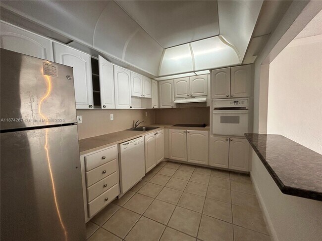 Photo - 19390 Collins Ave Unidad 1212