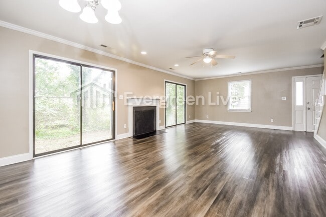 Photo - 245 Guinevere Ct