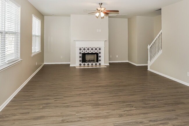 Photo - 119 Crescent Brook Crossing