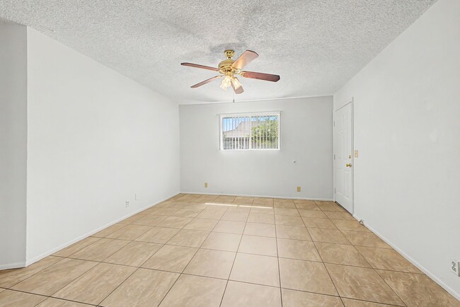Photo - 2931 E Beck Ln Unit 1