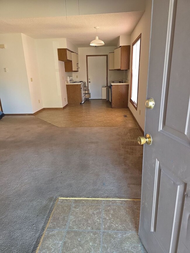 Photo - Great 3 Bed 2 Bath 2 Car Garage Split Level Duplex- Pets ok!