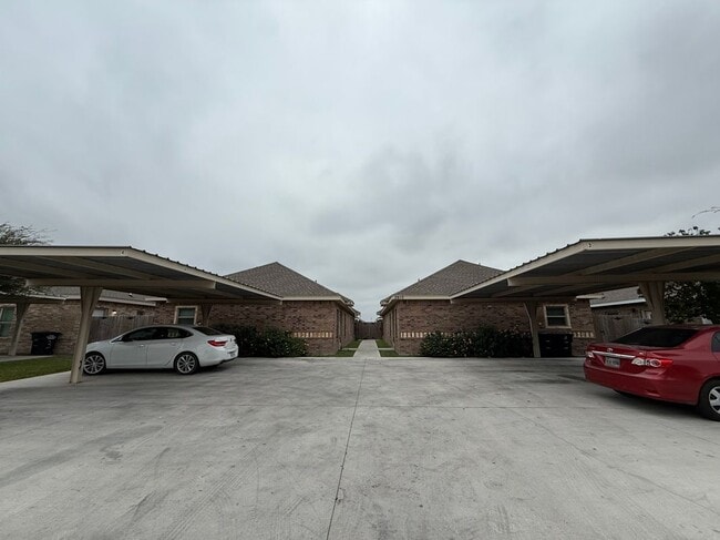 Building Photo - 2713 E Eisenhower Ave Rental