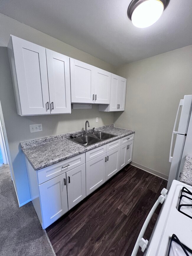 Photo - Davis Creek Apartments