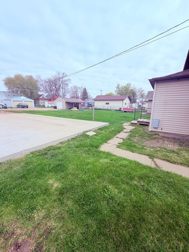 Photo - 209 N State St