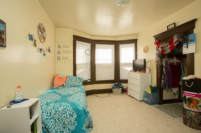 Photo - 2136-2138 Summit St