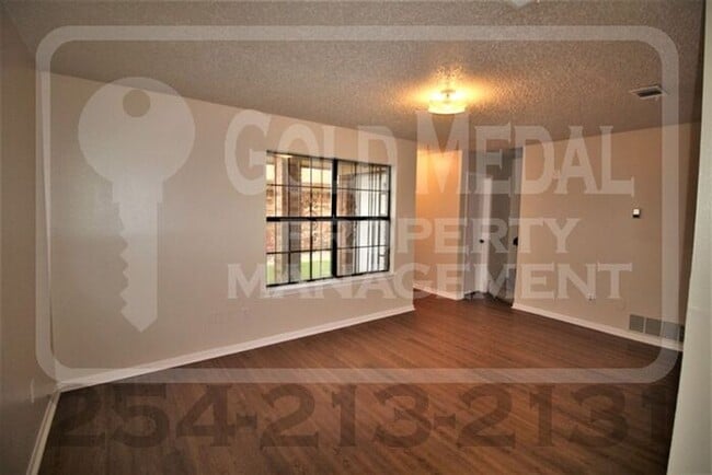 Photo - 3709 Hereford Ln