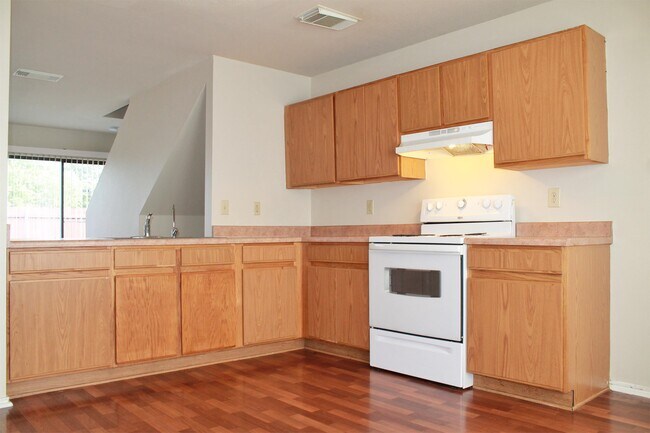 Photo - 7955 Ruby Meadow