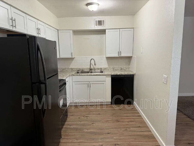 Building Photo - 917 N Yale Ave Unit 218 Rental