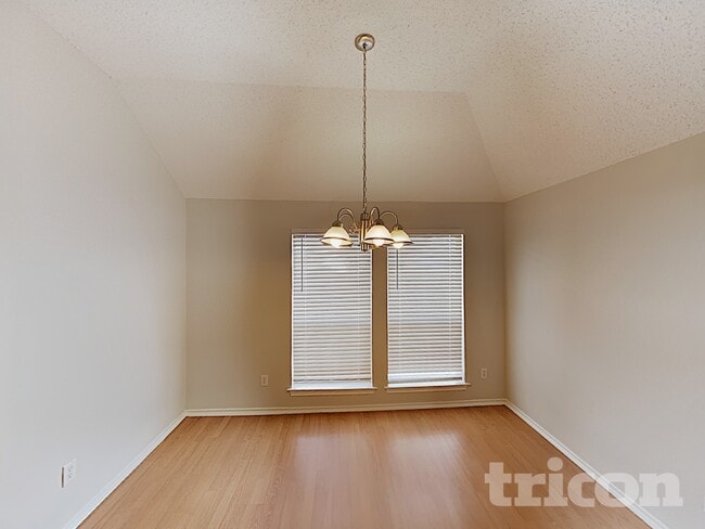 Photo - 1415 Develon Dr