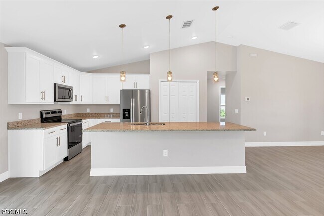 Photo - 2605 57th St W