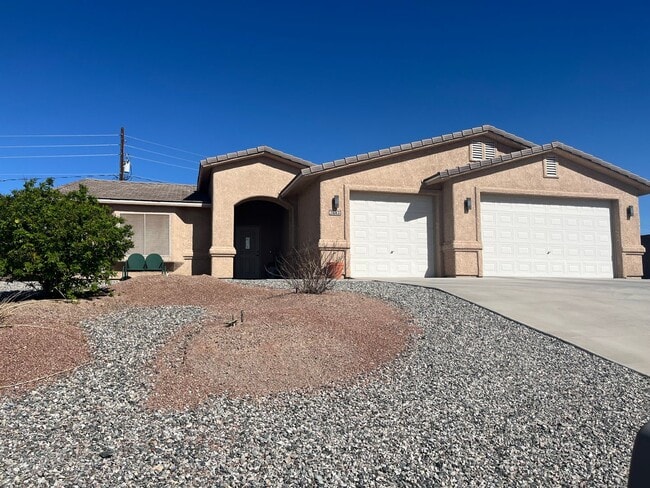 Building Photo - 3 Bedroom - 2 Bath Home