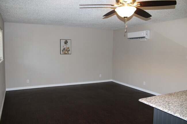 West 3855 - a Warner Alan Property