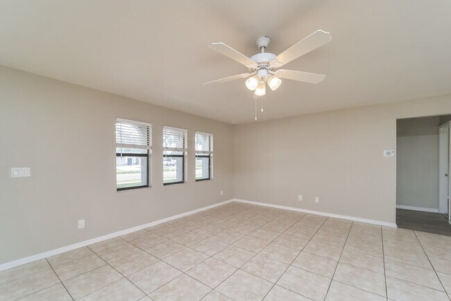 1009 Nicholas Pkwy W