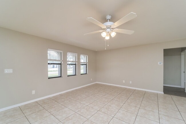 Photo - 1009 Nicholas Pkwy W