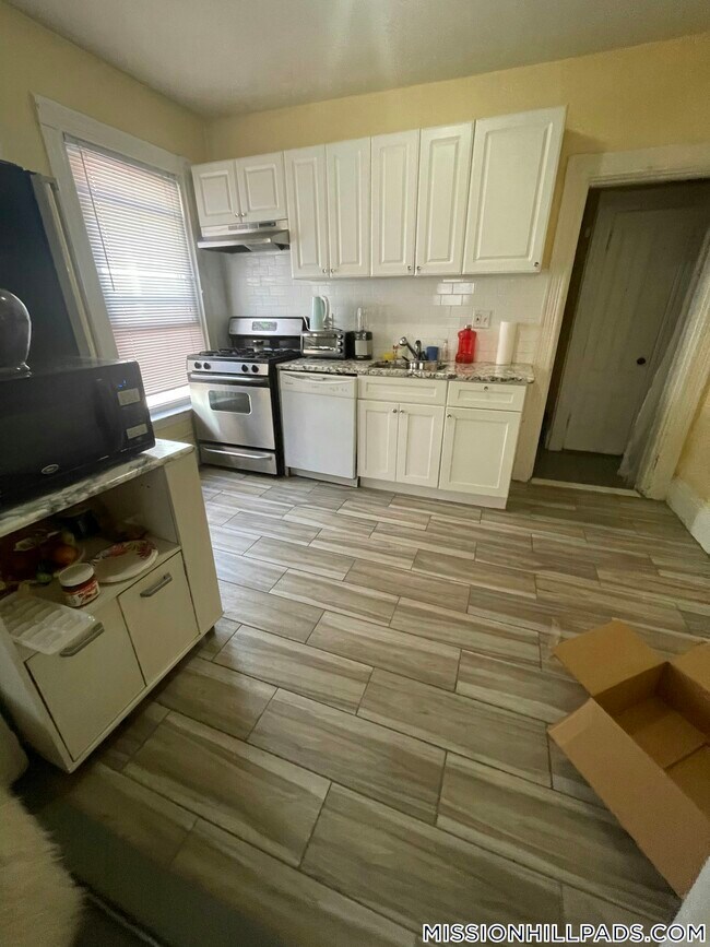 Photo - 832 Huntington Ave Unidad 3