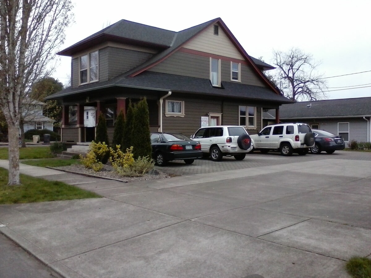 Photo - 306 NW 10th St